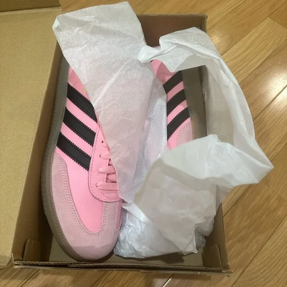 Adidas Messi Samba Pink/Black/Gum Bottom NIB - Picture 2 of 10